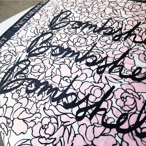 Victoria’s Secret ✦ Bombshell Floral Print Scarf ✦ Signature Logo Bandana NWT - Picture 9 of 16